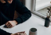 정신건강, 몸의 건강만큼 중요한 마음의 돌봄 person in black long sleeve shirt holding white ceramic mug
