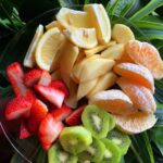 “영양제 전성시대, 똑똑하게 챙기는 실생활 건강 루틴” sliced strawberries and sliced apples