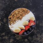 바쁜 직장인을 위한 건강 트렌드, 일상 속 실천법은? white rice with sliced strawberries and brown nuts on white ceramic plate