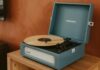 일상의 작은 변화로 지키는 정신건강, 건강 트렌드와 실천법 A blue record player with a record on it.