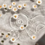 몸‧마음 모두 챙기는 ‘웰니스 문화’, 우리 일상 깊숙이 스며들다 white and blue floral textile