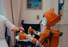 AI 기반 건강 관리, 일상을 똑똑하게 바꾼다 Man gives robot bottles on a tray