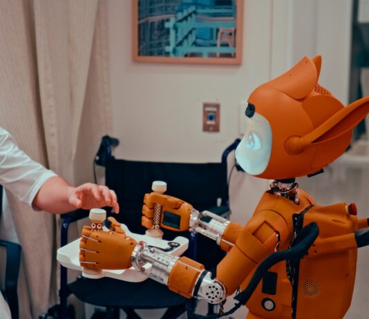 AI 기반 건강 관리, 일상을 똑똑하게 바꾼다 Man gives robot bottles on a tray